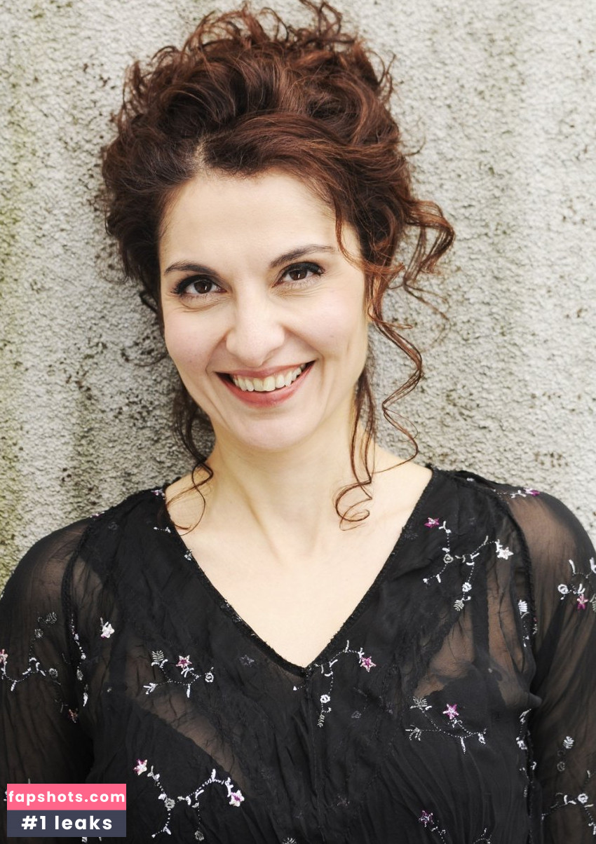 Proschat Madani gallery photo #11