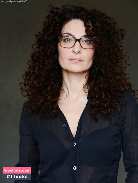 Proschat Madani gallery photo #4