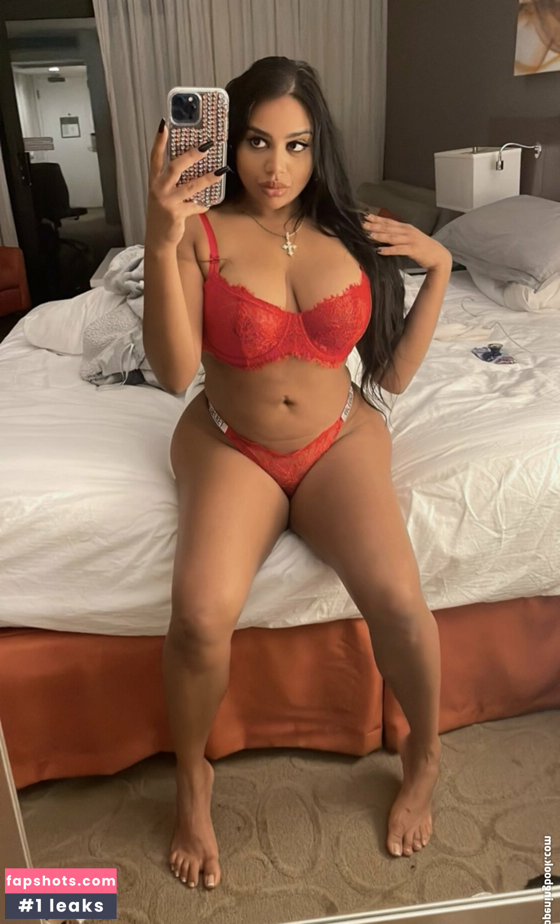 PryaDesi gallery photo #2