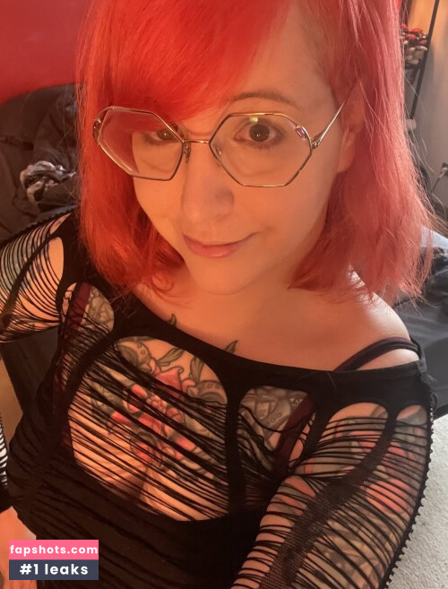 PushingUpRoses nude babe gallery