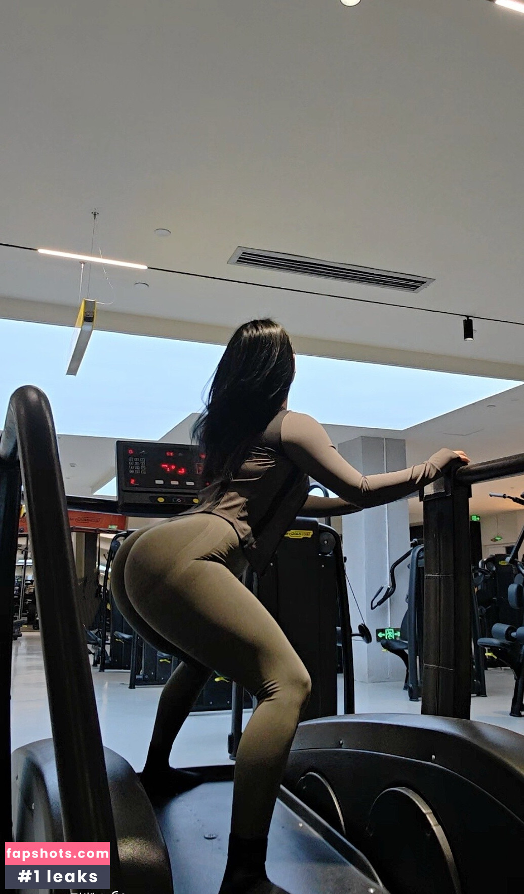 QiaoniuTT gallery photo #15