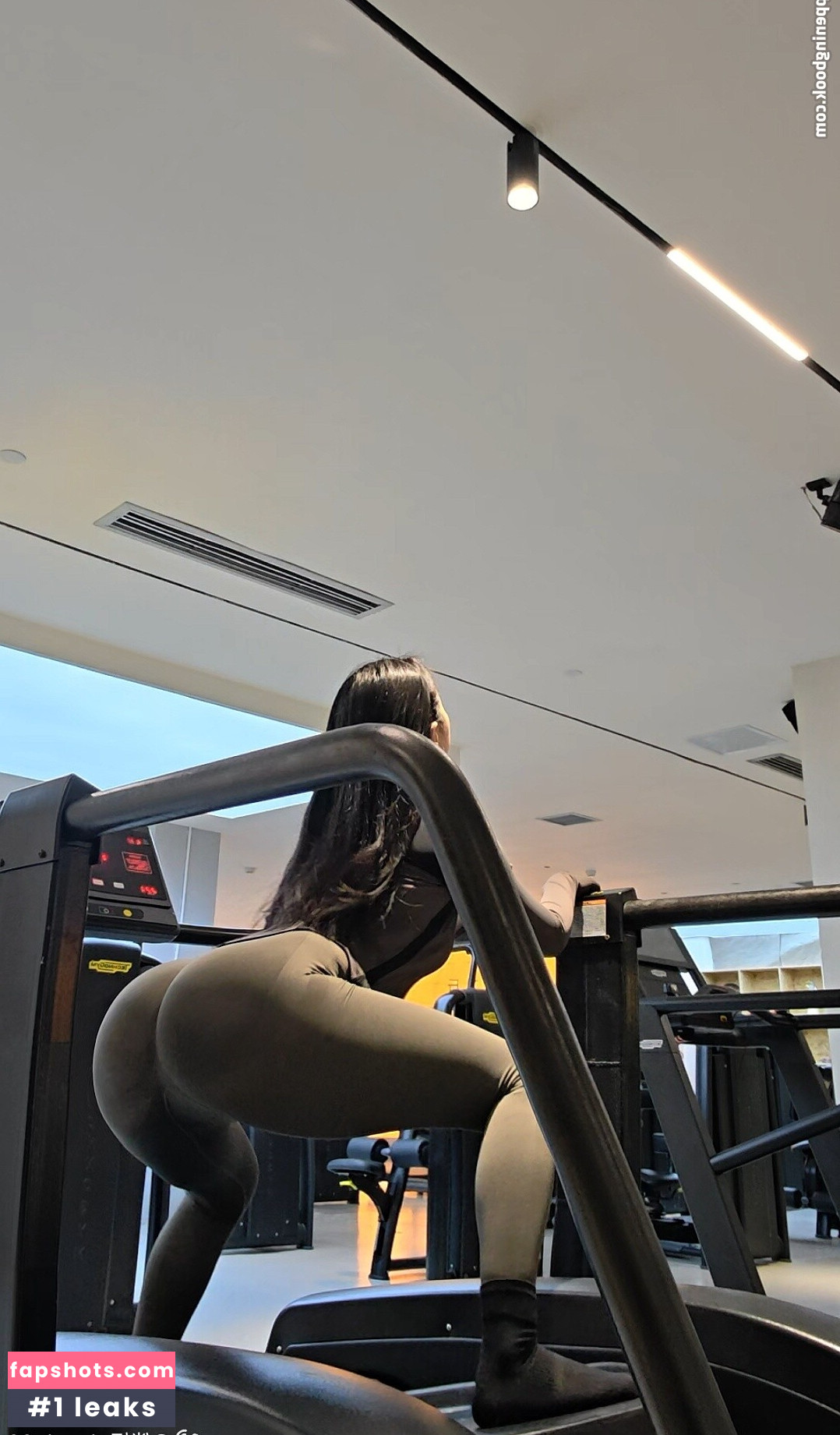 QiaoniuTT gallery photo #17