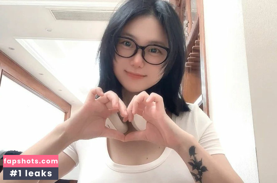 QiaoniuTT gallery photo #592