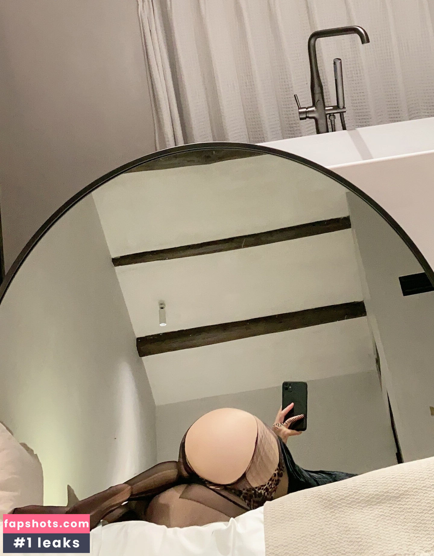 QiaoniuTT gallery photo #777