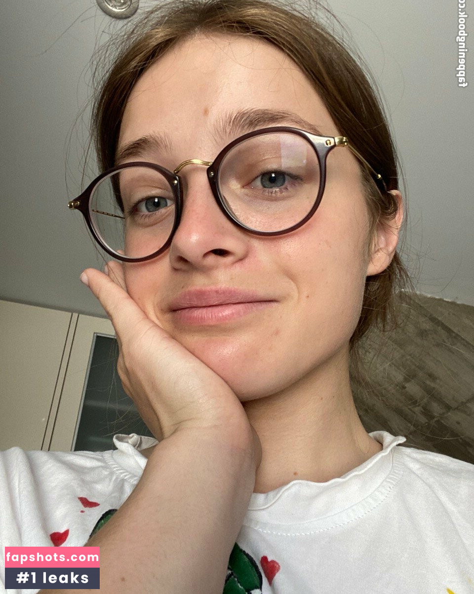 qoqsik nude babe gallery