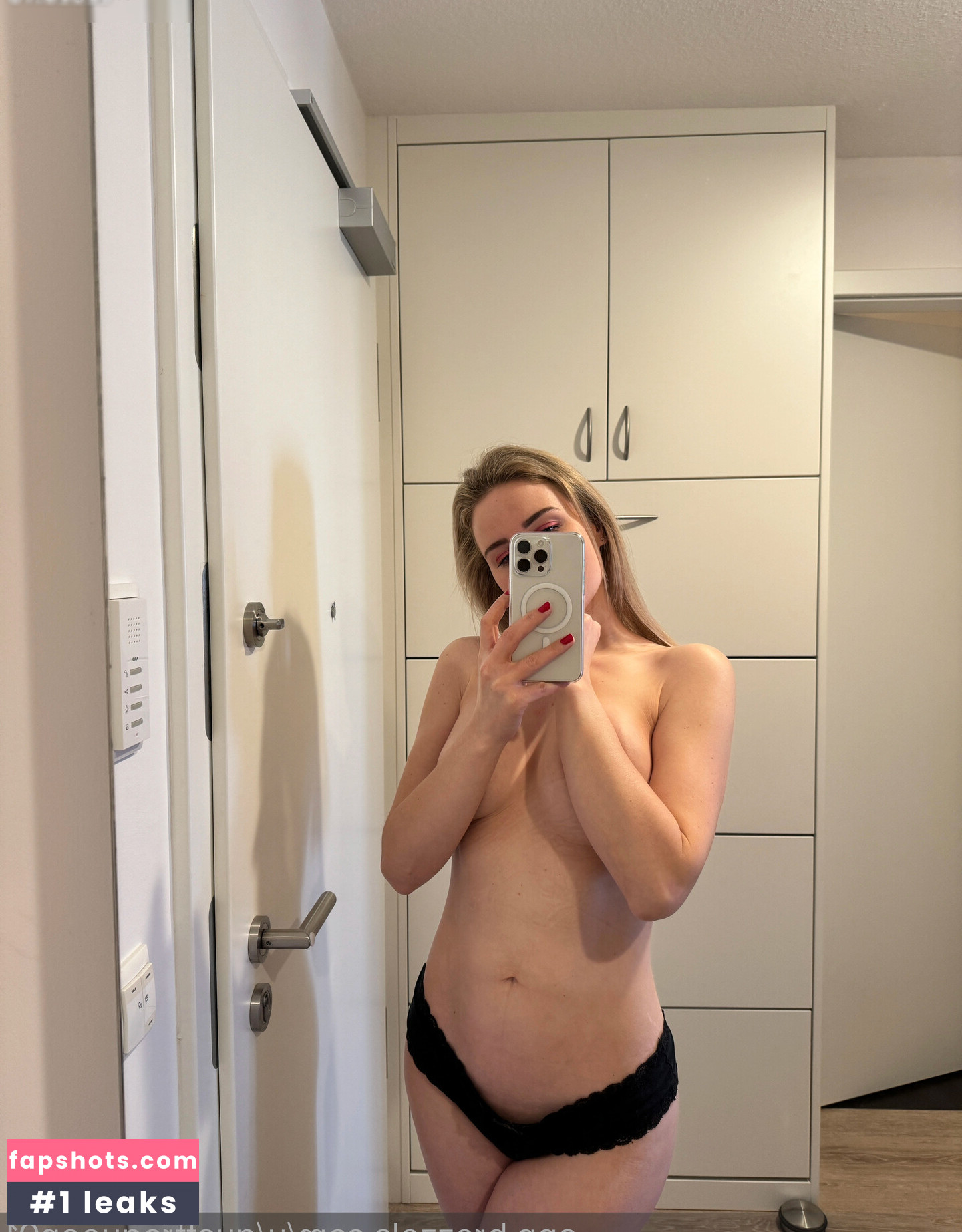 Quattroqueen01 nude babe gallery