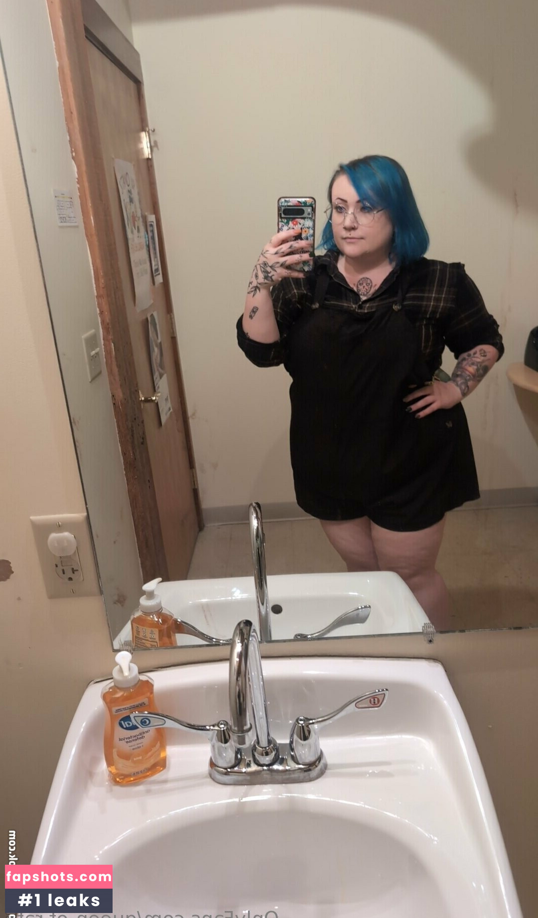 queen-of-rats gallery photo #2