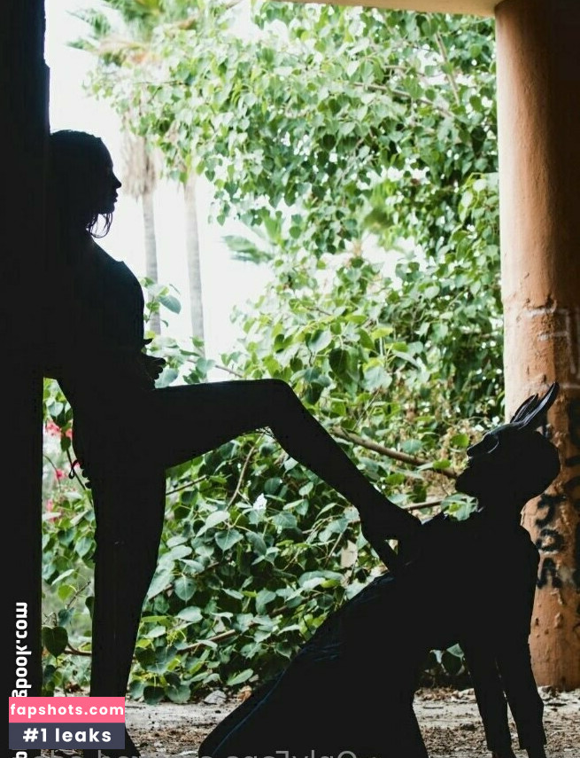 Queen Red Nude Leaks OnlyFans Photos #39 - LeakJerk