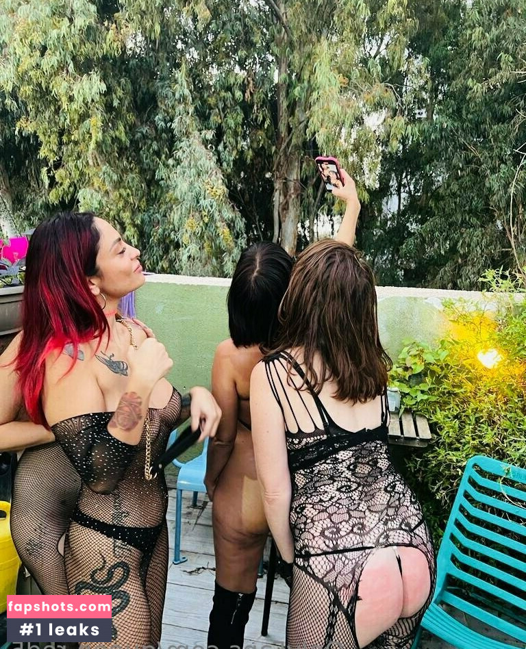 Queen Red Nude Leaks OnlyFans Photos #8 - LeakJerk