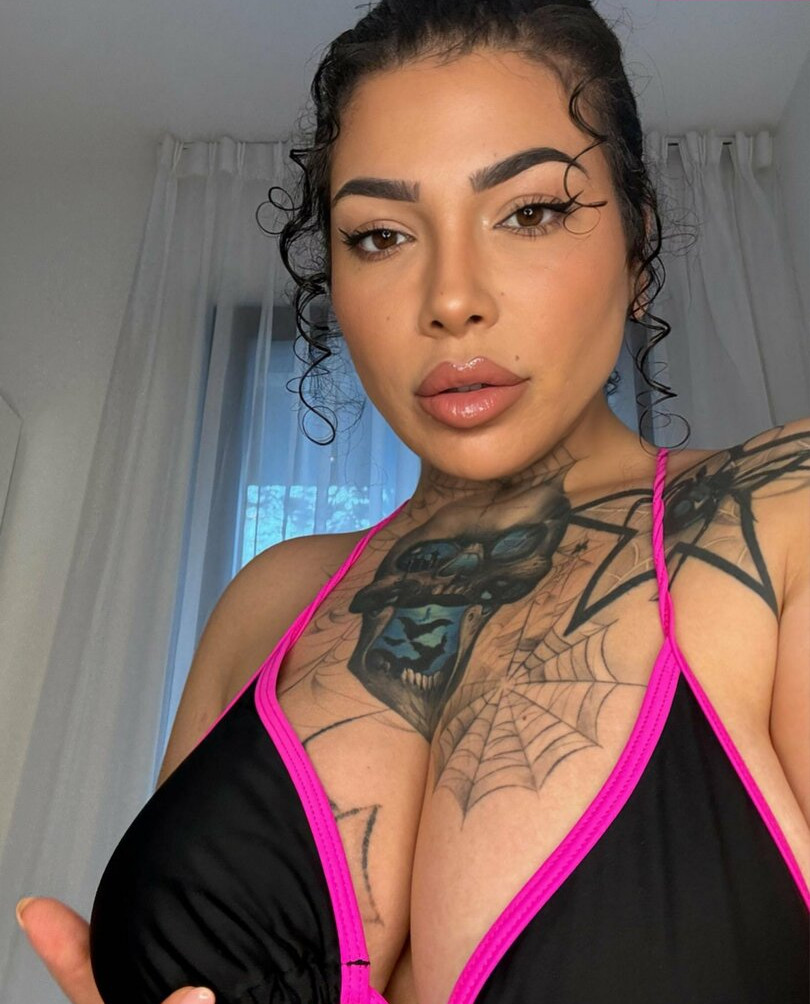 queenazitaxxx-1