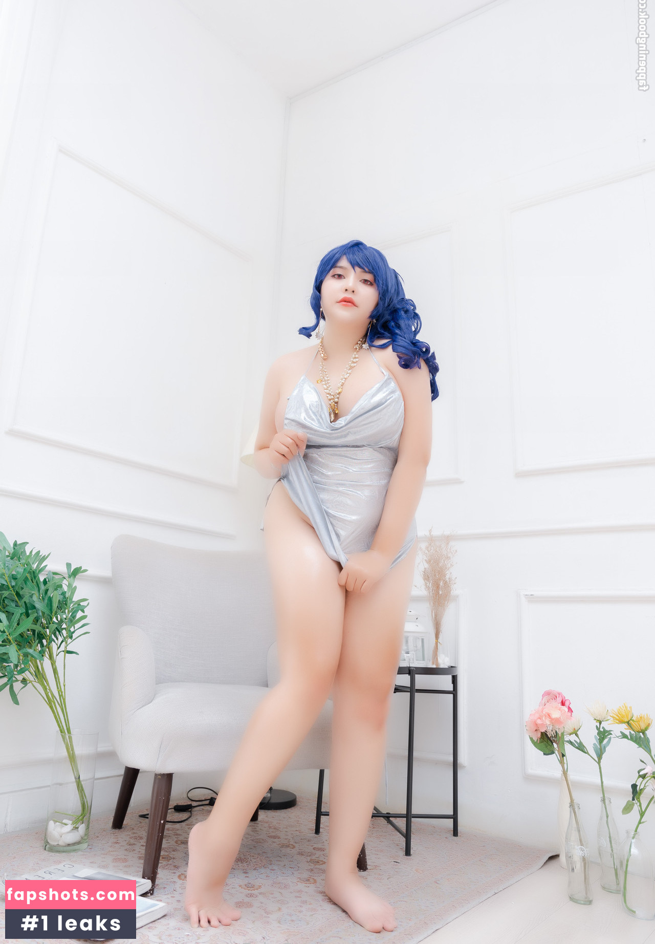 Queenie gallery photo #424