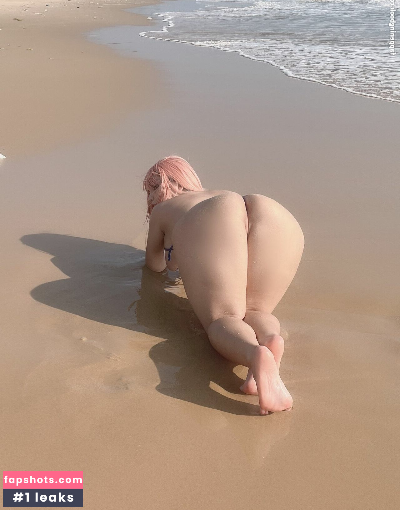 Queenie gallery photo #49