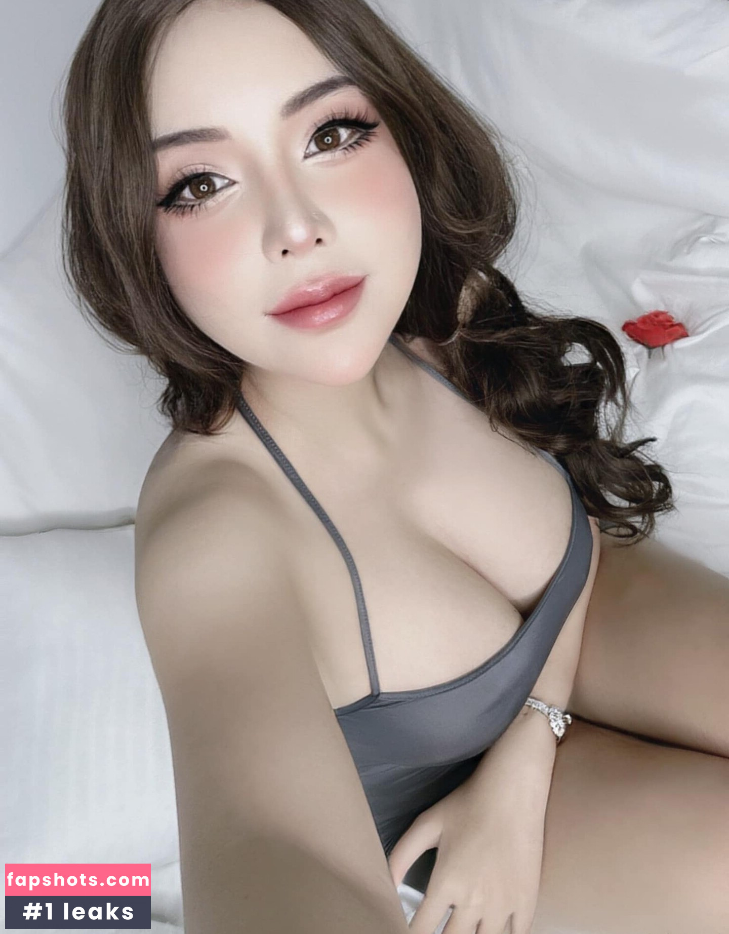 Queenie gallery photo #54