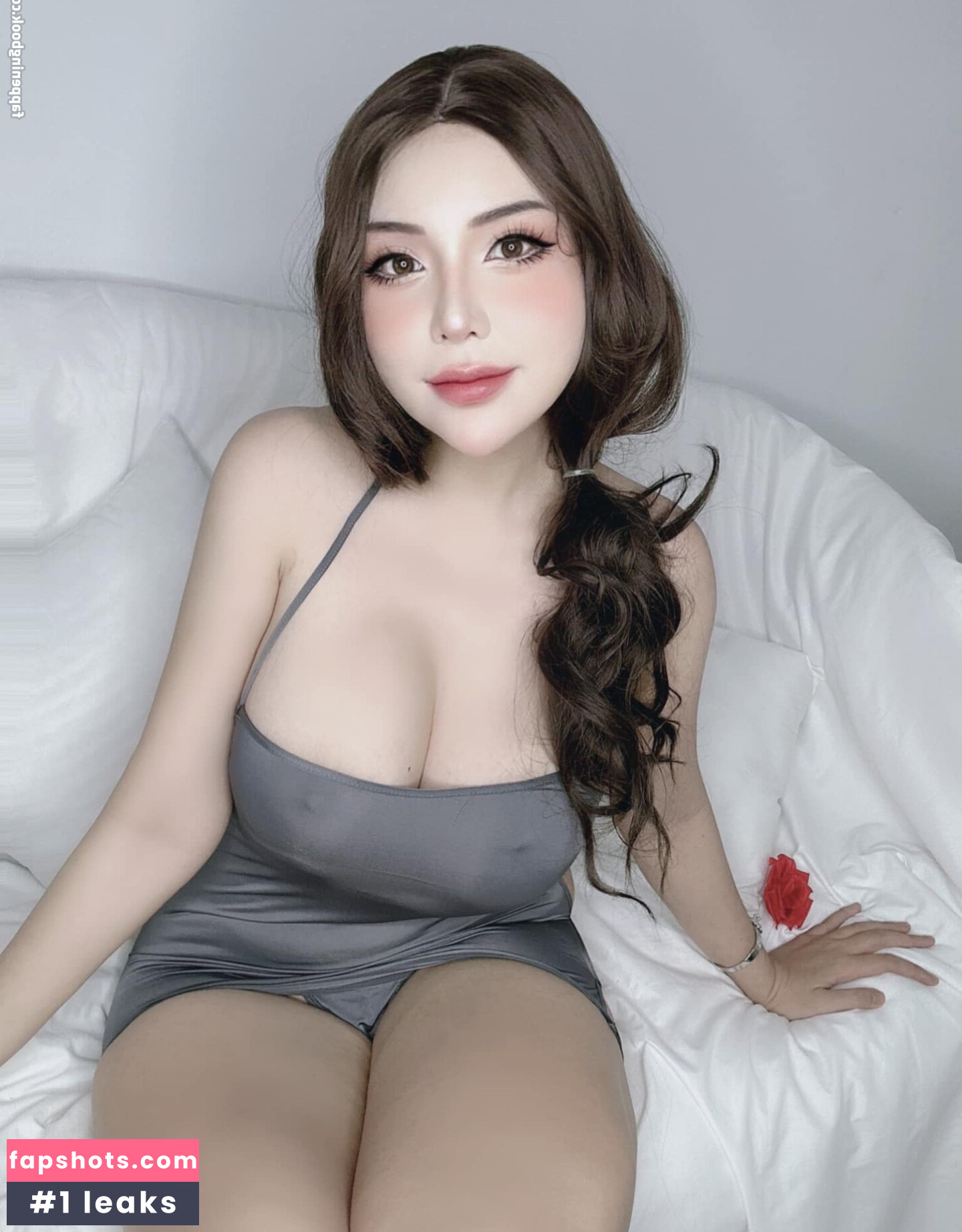 Queenie gallery photo #55