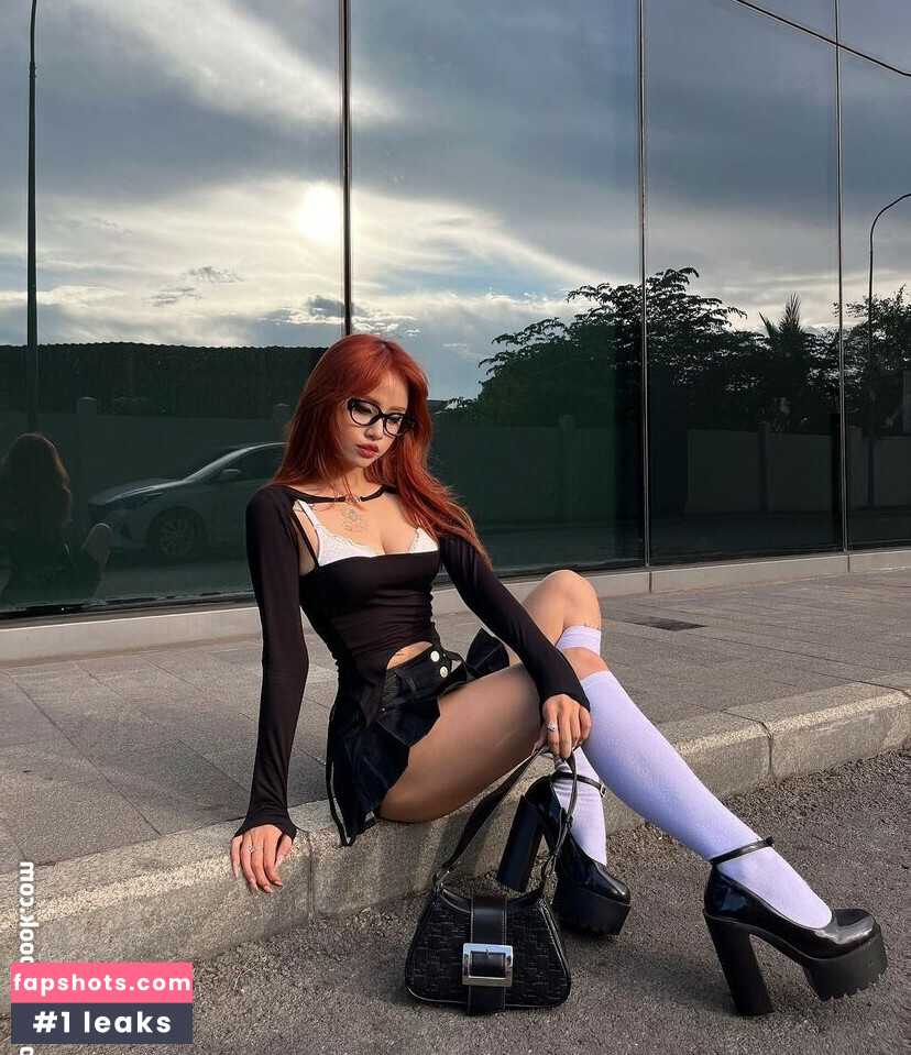 quitmell nude babe gallery