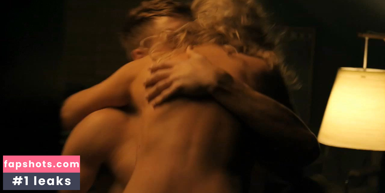 Rachael Carpani gallery photo #5