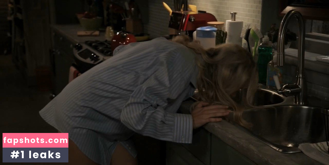 Rachael Carpani gallery photo #6