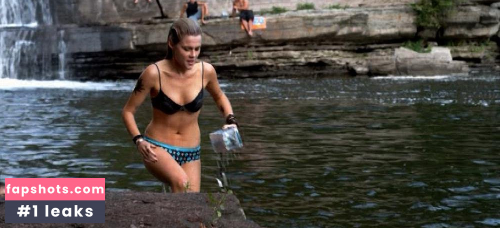 Rachael Taylor gallery photo #38