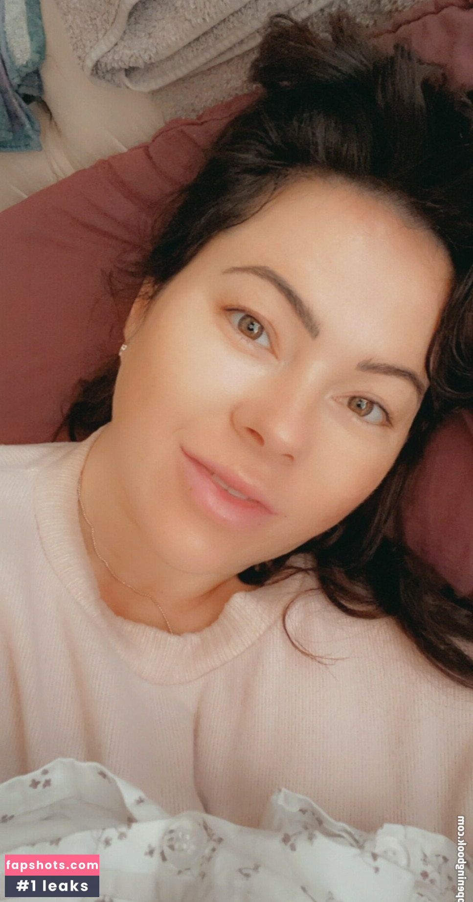 Rachel Aldana gallery photo #11