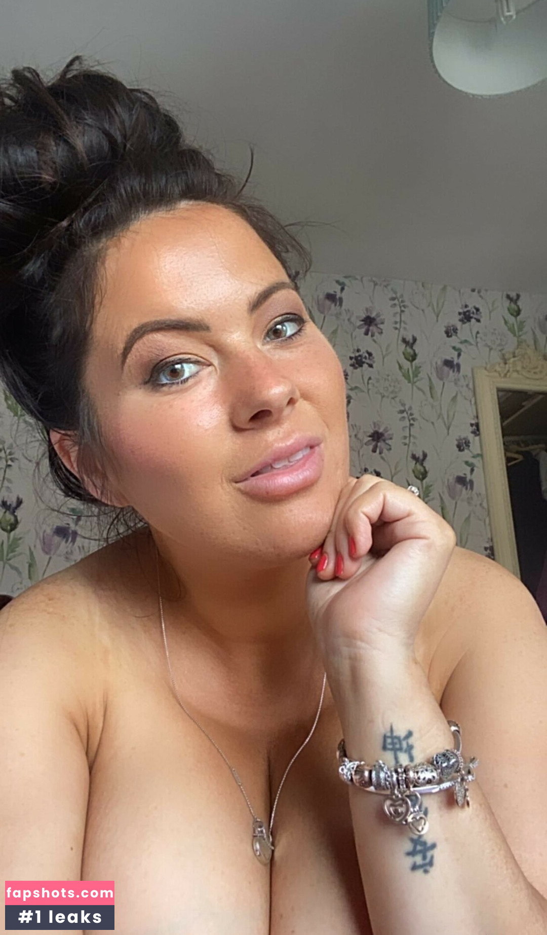 Rachel Aldana gallery photo #20