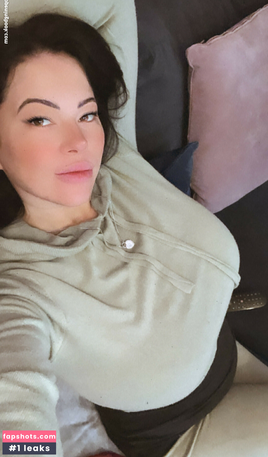 Rachel Aldana gallery photo #25