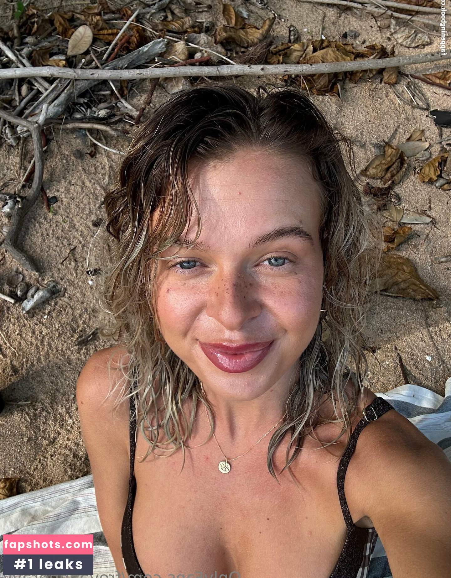 Rachel Anne Rayy gallery photo #12