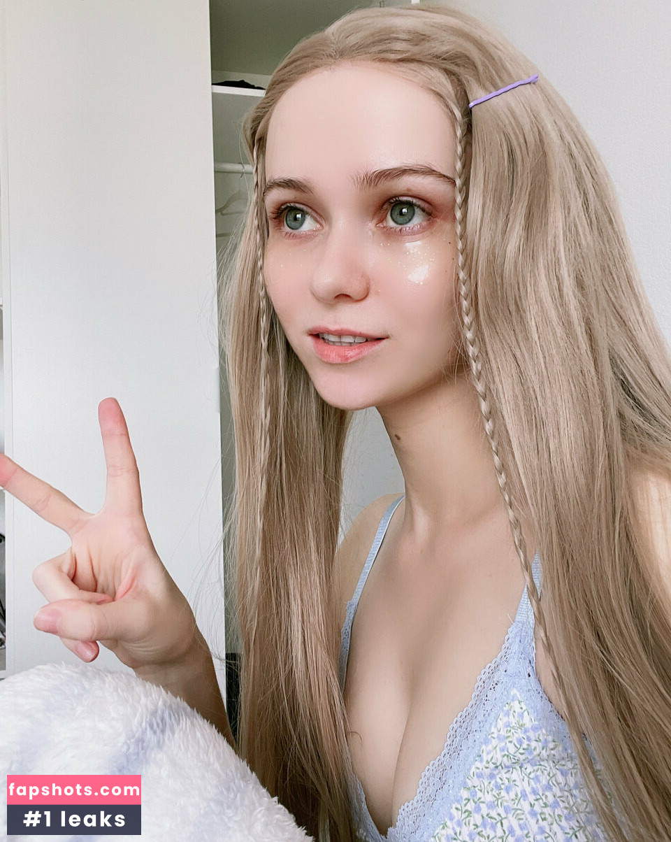 Rachel Blossom gallery photo #38