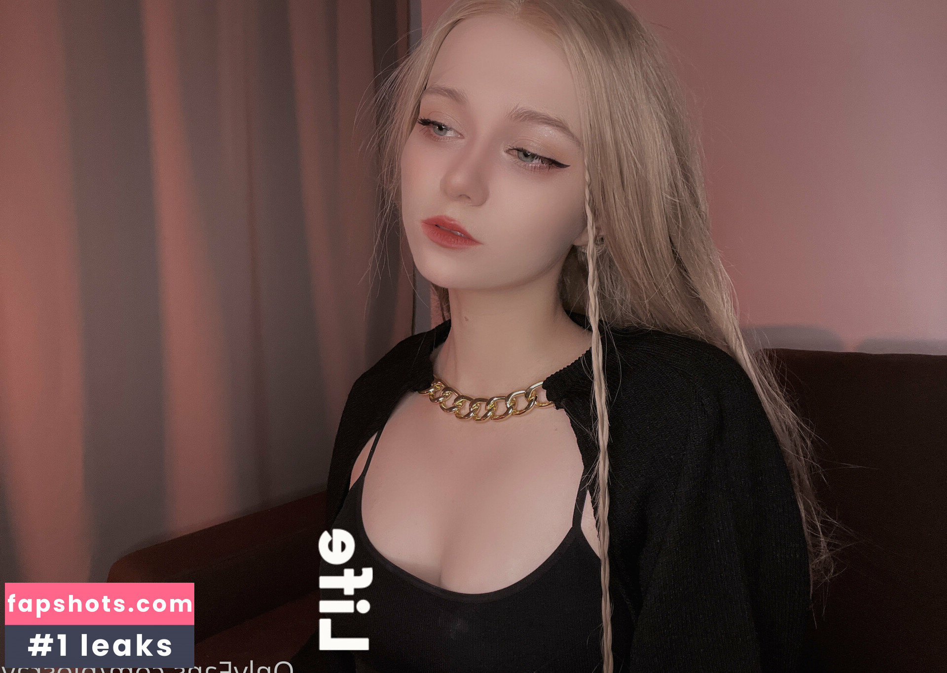 Rachel Blossom gallery photo #40