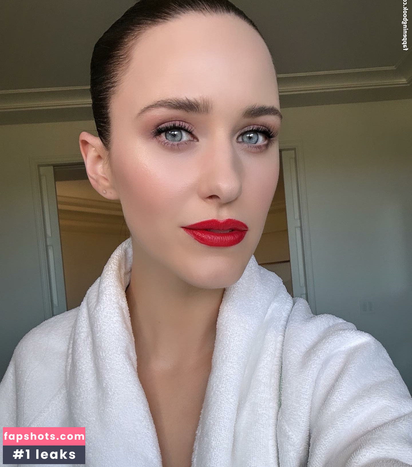 Rachel Brosnahan gallery photo #174