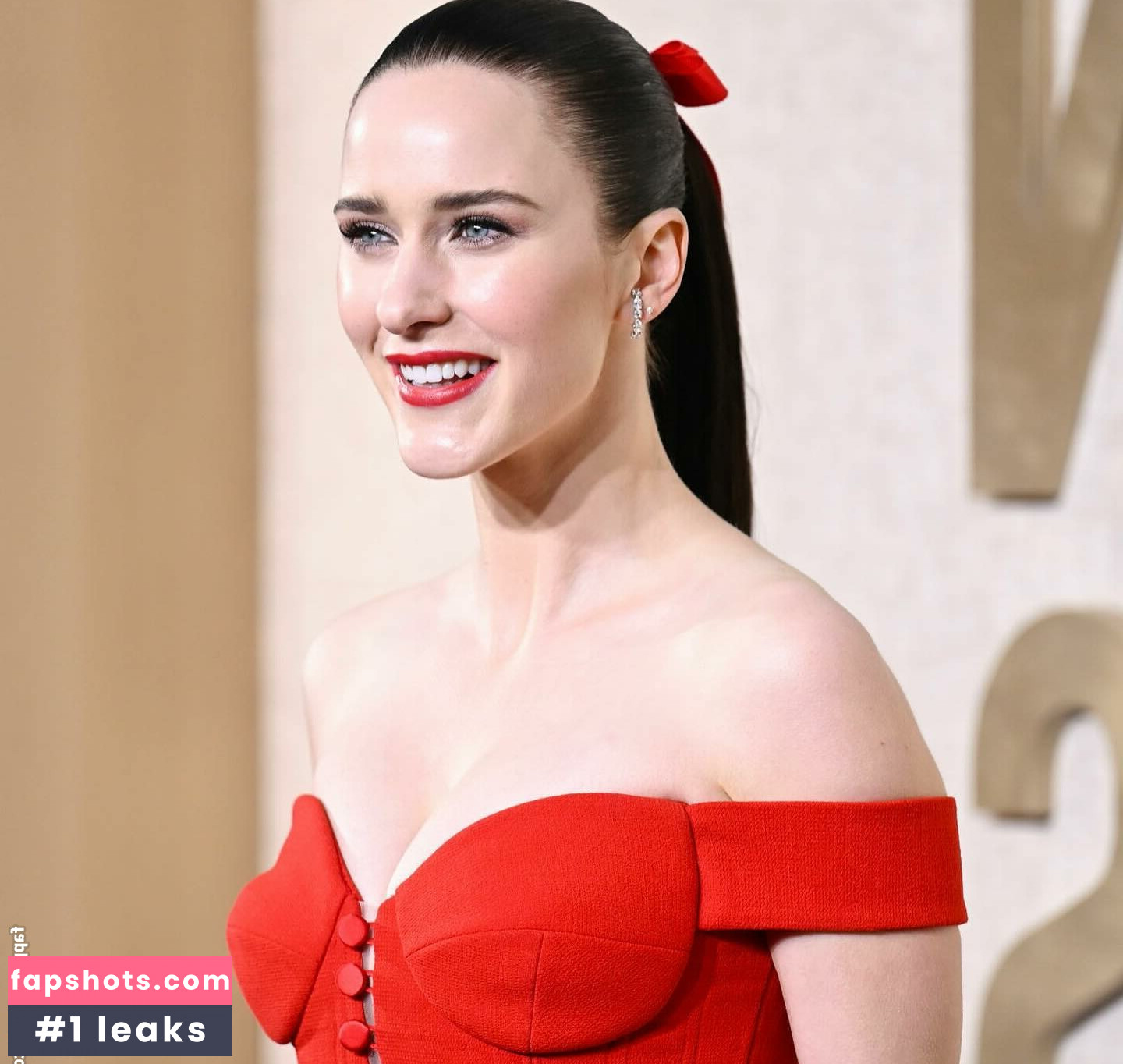 Rachel Brosnahan gallery photo #176