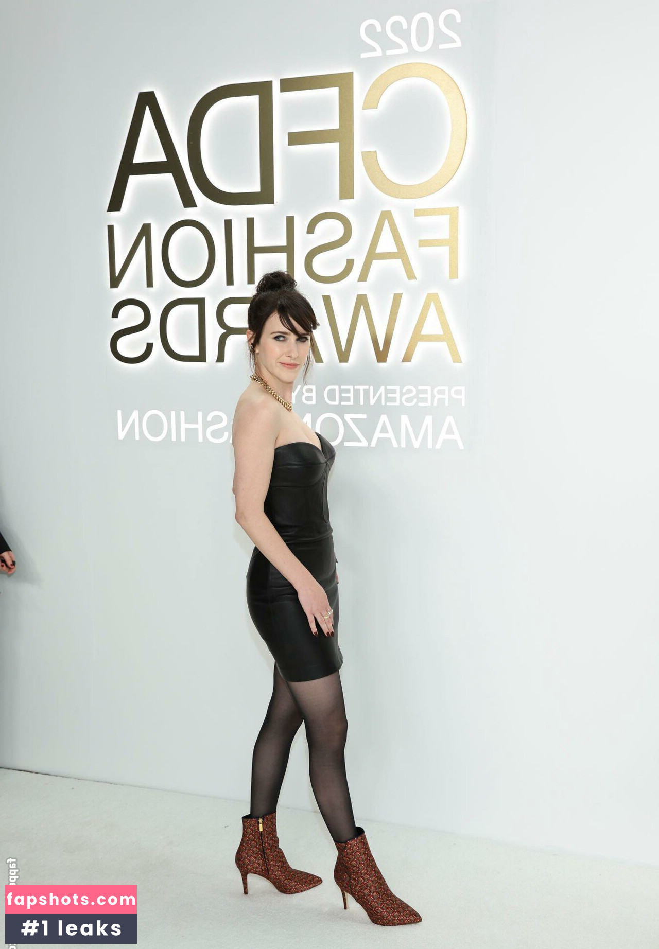 Rachel Brosnahan gallery photo #20