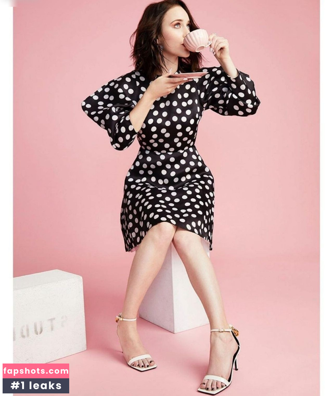 Rachel Brosnahan gallery photo #198