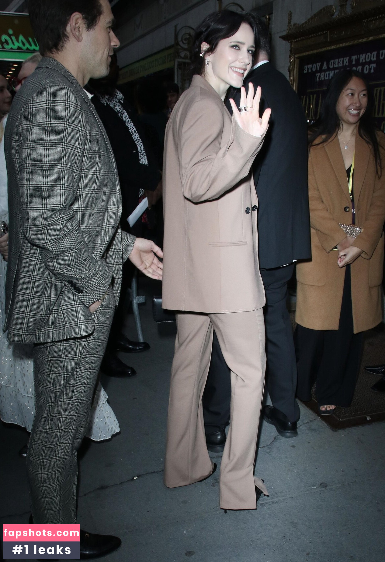 Rachel Brosnahan gallery photo #234