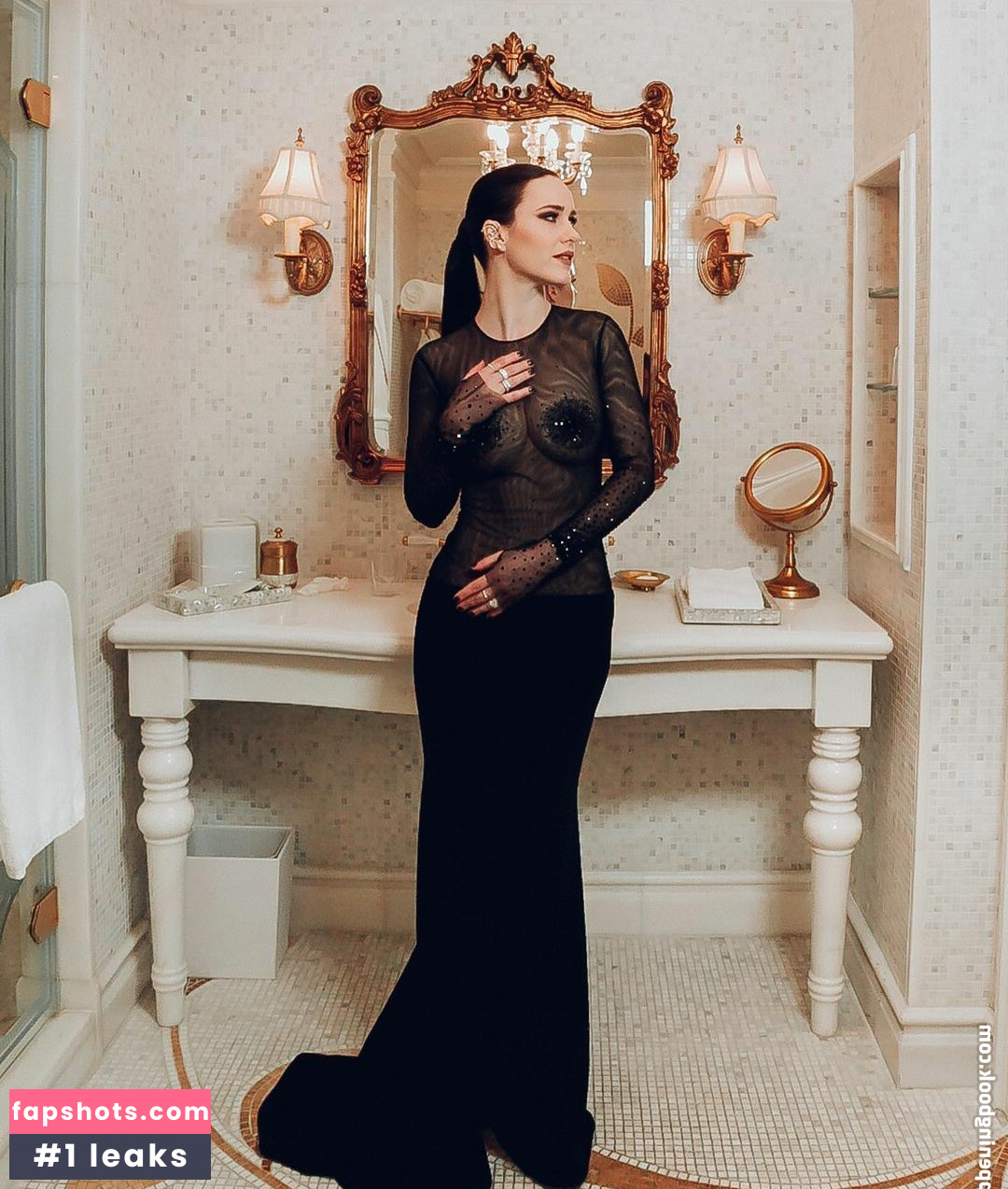 Rachel Brosnahan gallery photo #250