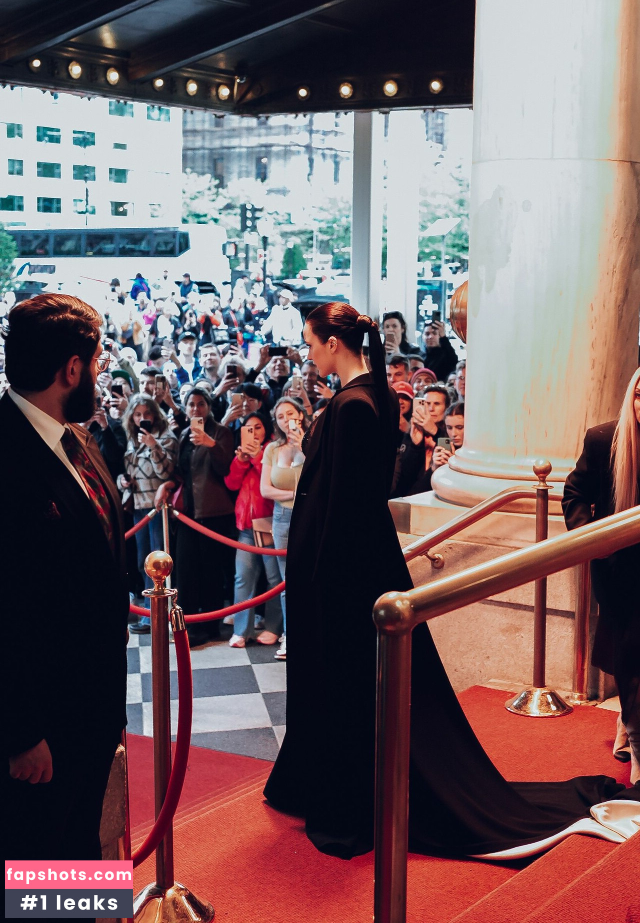 Rachel Brosnahan gallery photo #260