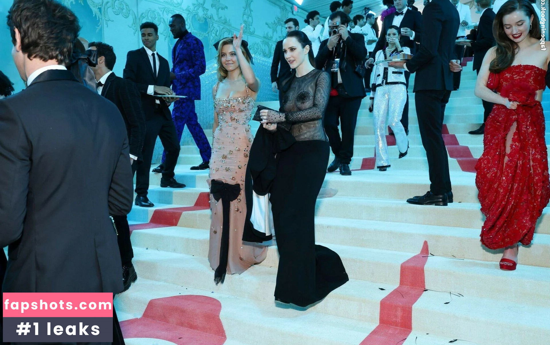 Rachel Brosnahan gallery photo #303