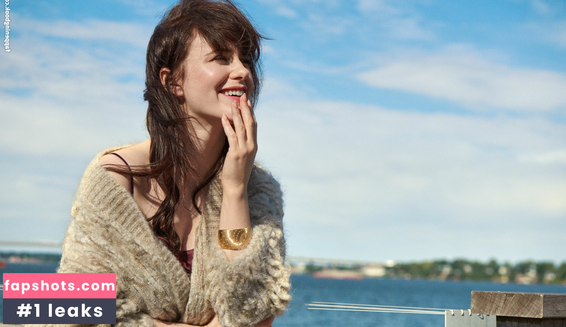 Rachel Brosnahan gallery photo #362