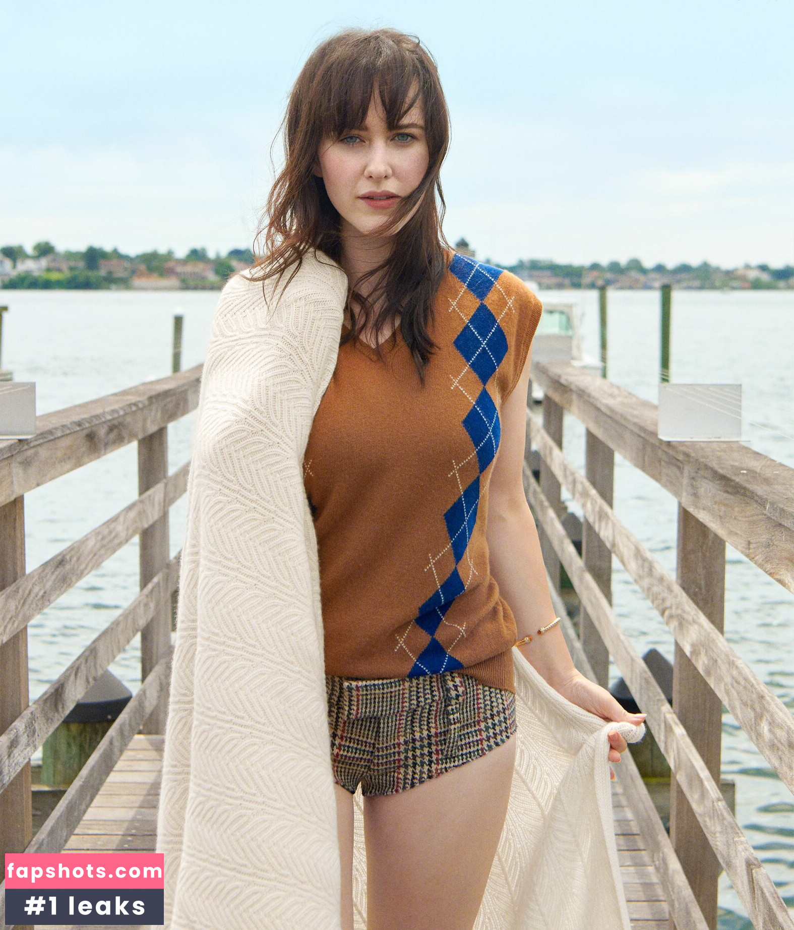 Rachel Brosnahan gallery photo #365