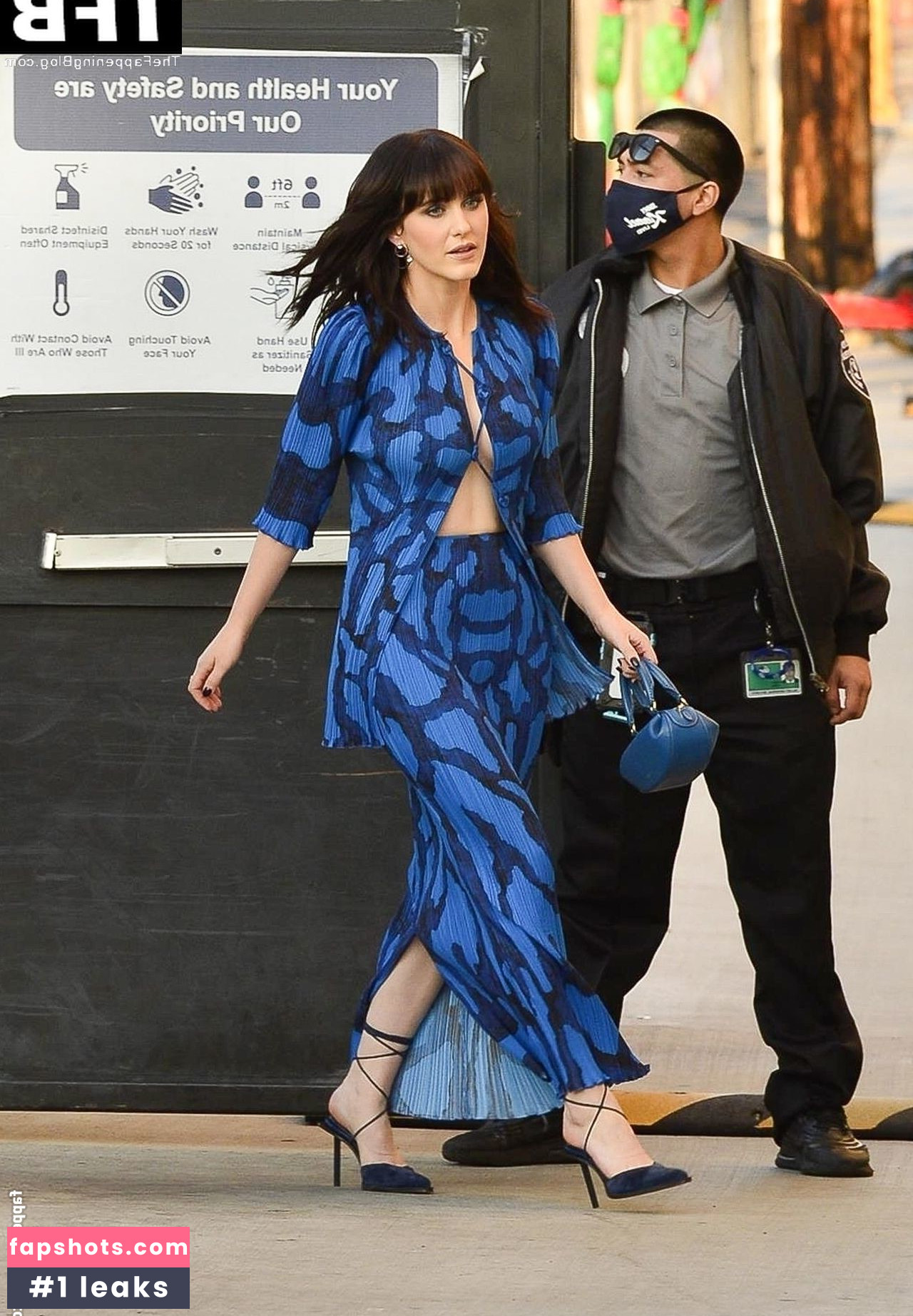 Rachel Brosnahan gallery photo #393