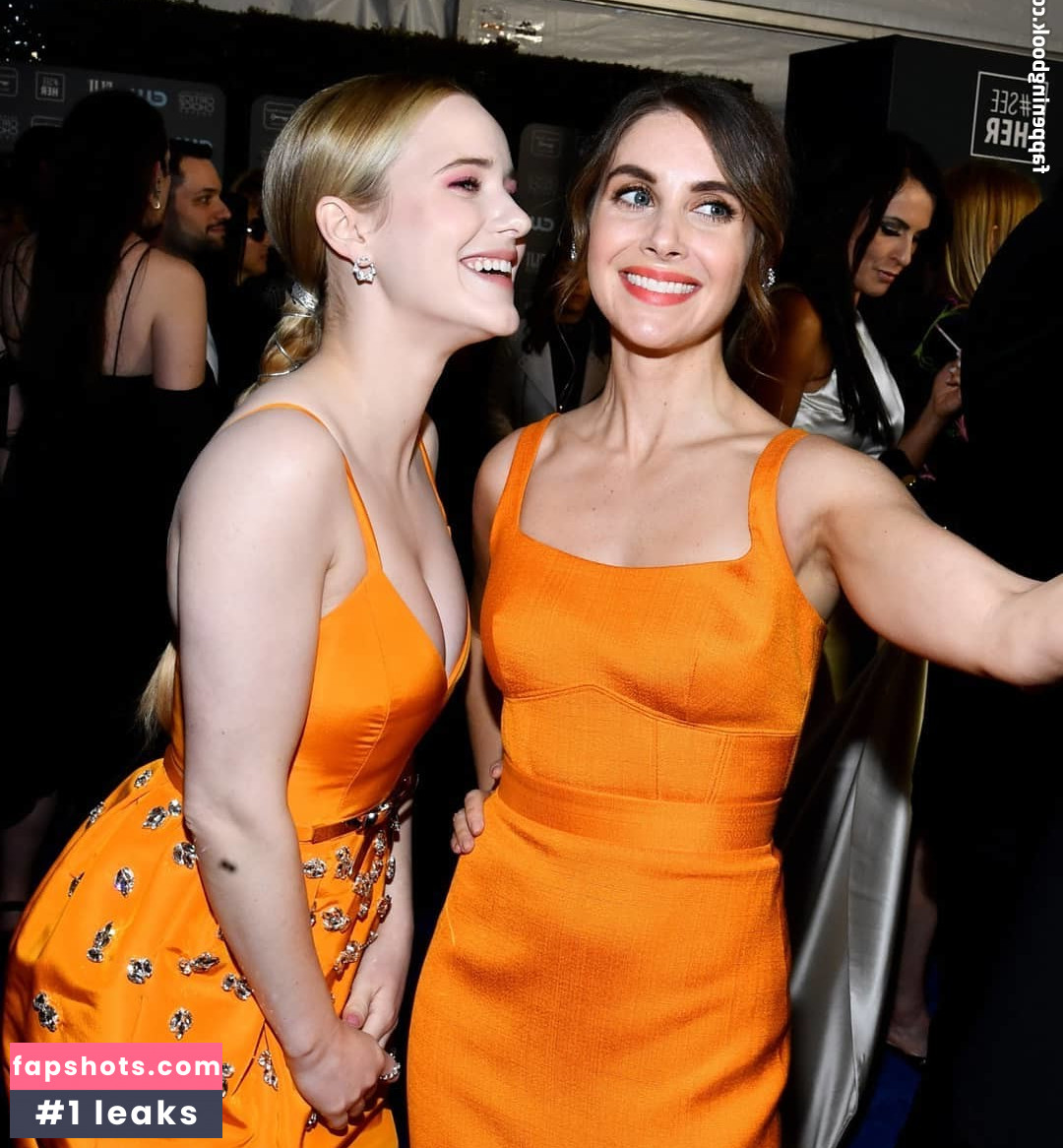 Rachel Brosnahan gallery photo #405