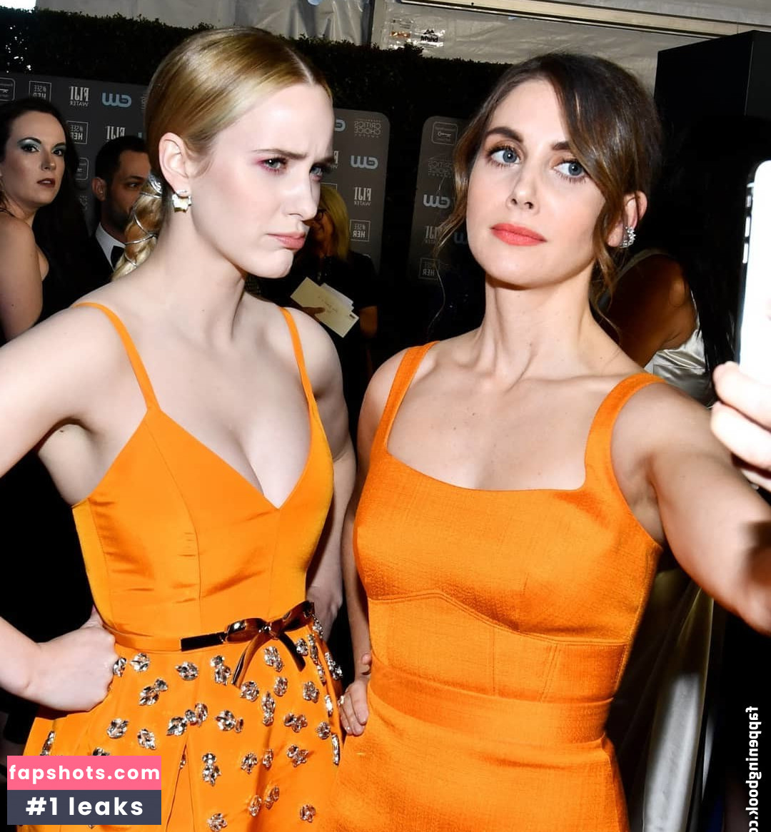 Rachel Brosnahan gallery photo #406