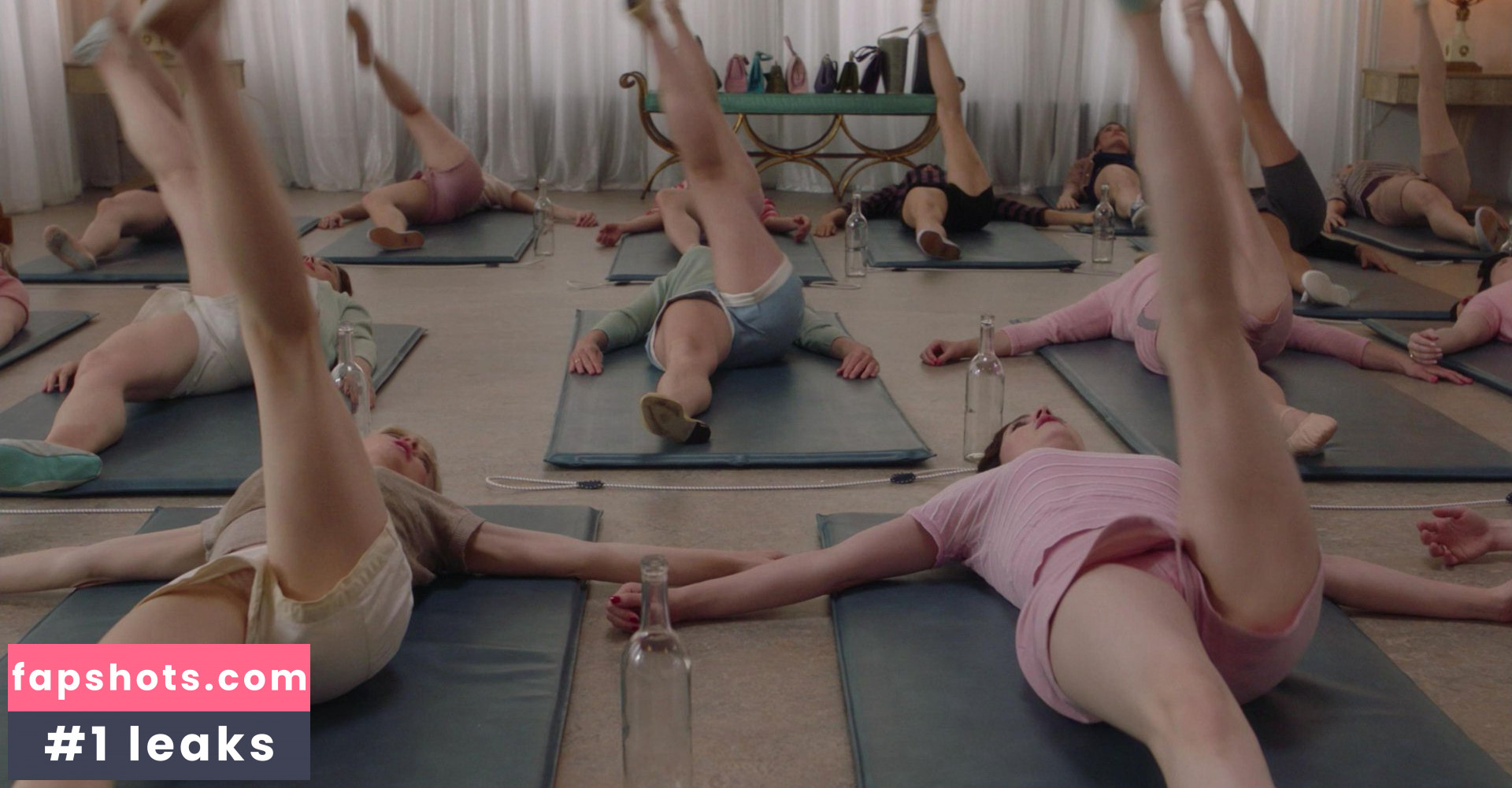 Rachel Brosnahan gallery photo #467