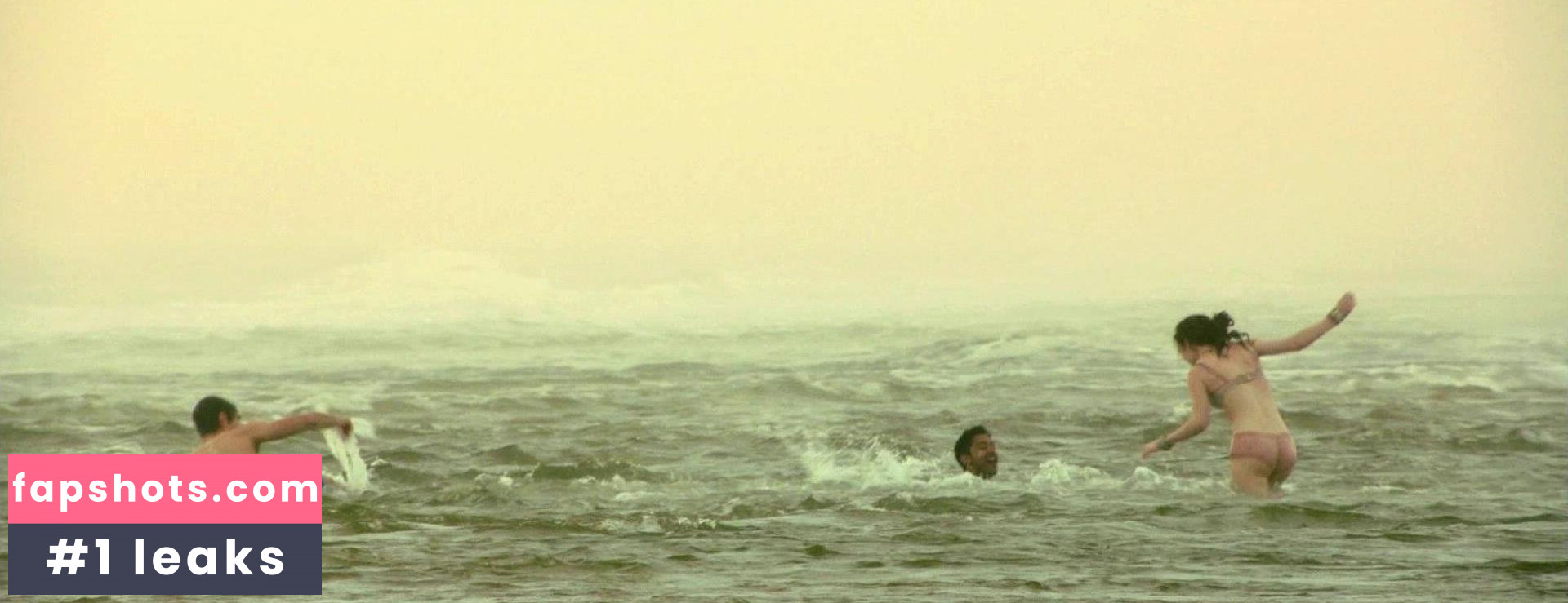 Rachel Brosnahan gallery photo #493