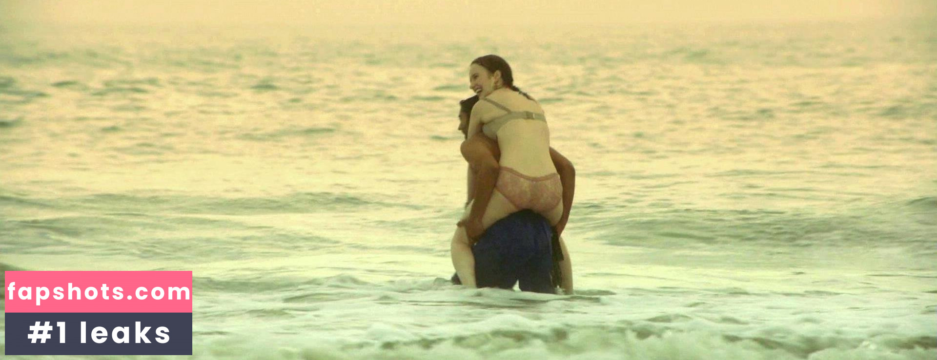 Rachel Brosnahan gallery photo #498