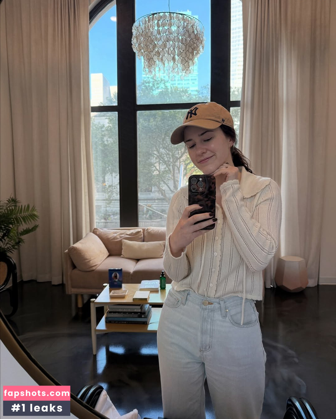 Rachel Brosnahan gallery photo #6