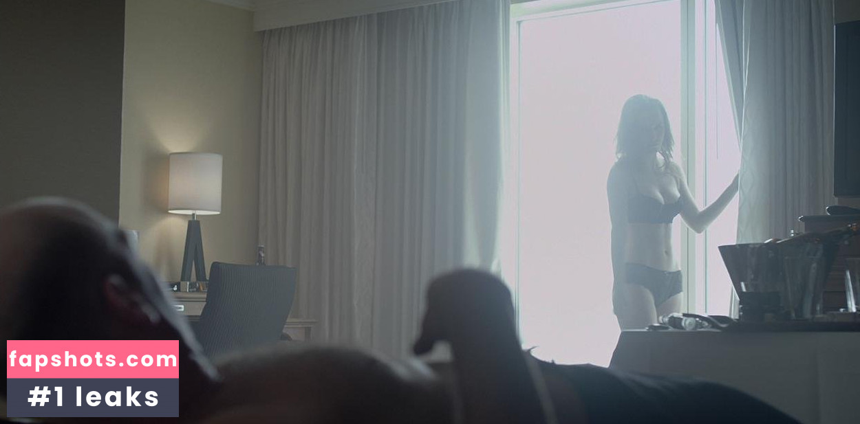 Rachel Brosnahan gallery photo #511