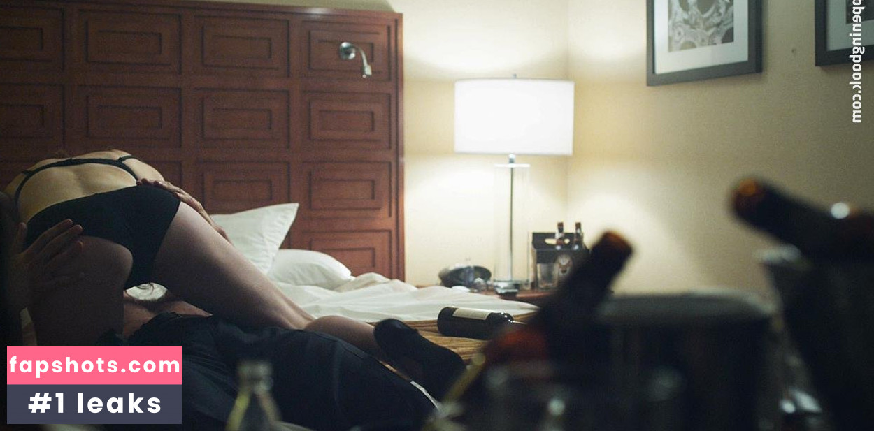 Rachel Brosnahan gallery photo #516