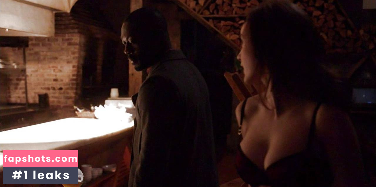 Rachel Brosnahan gallery photo #522