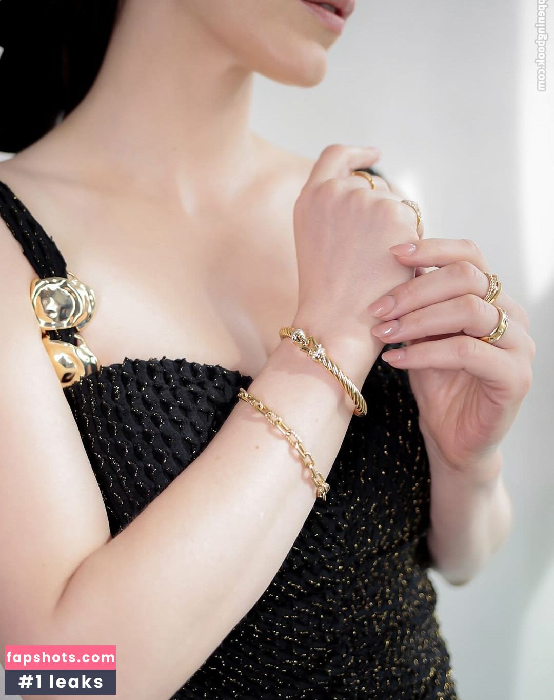 Rachel Brosnahan gallery photo #59