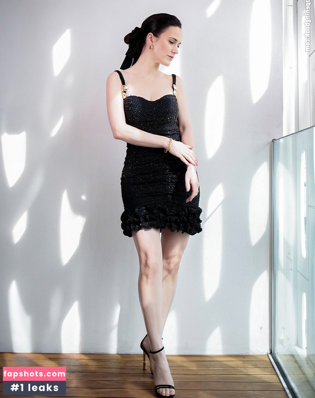 Rachel Brosnahan gallery photo #61